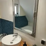 Middlehouse Guest house 3*