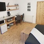 Middlehouse Pensjonat Braszów