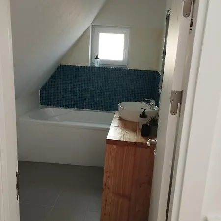 Middlehouse 3*