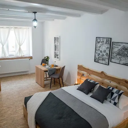 Middlehouse Pensión