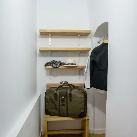 Middlehouse 3*