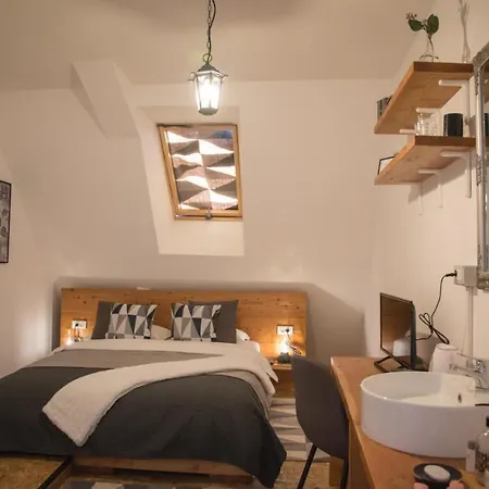 Middlehouse Vendégház 3*