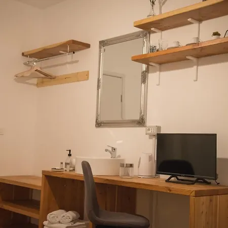 Middlehouse Pensión