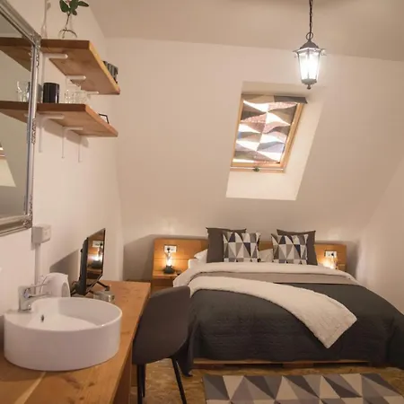 Middlehouse Vendégház 3*