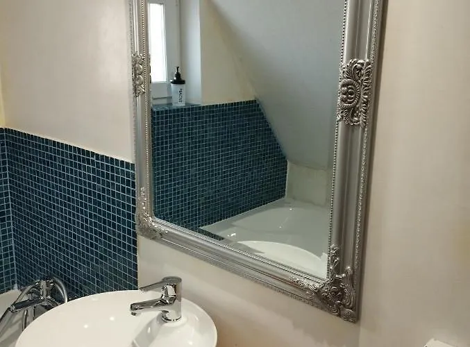 Middlehouse Guest house 3*