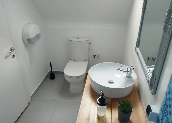 Middlehouse Guest house 3*